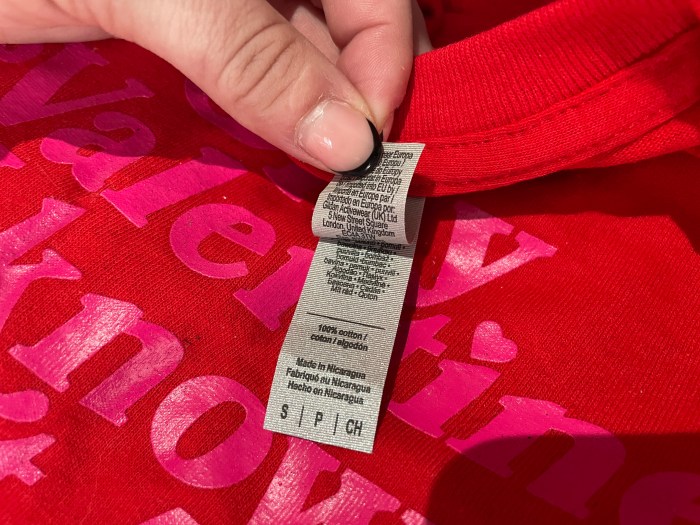 Fabrics show the country where they were manufactured on the tags and Bronx retailers usually have shirts hoodies and caps that are manufactured from multiple different places.