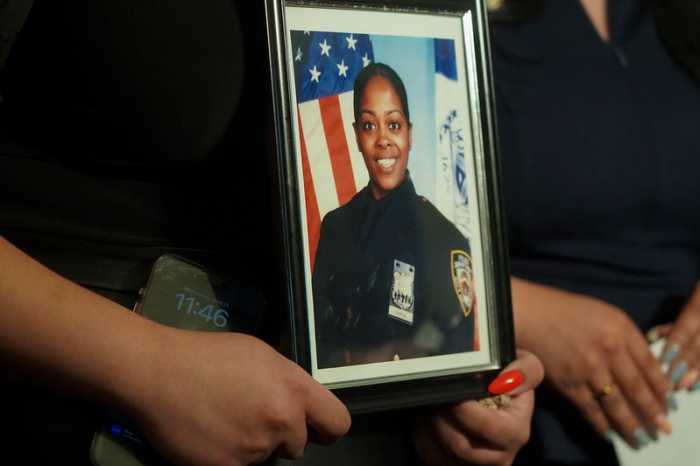 enesis Villella, the daughter of slain Bronx Detective Miosotis Familia, stood alongside Bronx lawmakers Wednesday at City Hall, holding a photo of her late mother. 