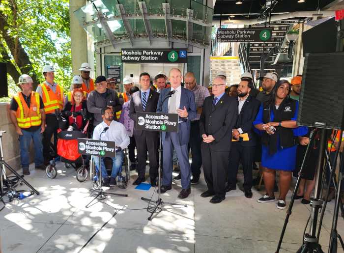 MTA officials cut ribbon on new Bronx accessible subway station