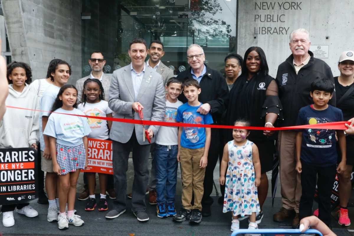 The Kingsbridge community in the Northwest Bronx celebrated on Sunday the grand opening of the Kingsbridge Library's Sunday hours with a ribbon cutting ceremony.