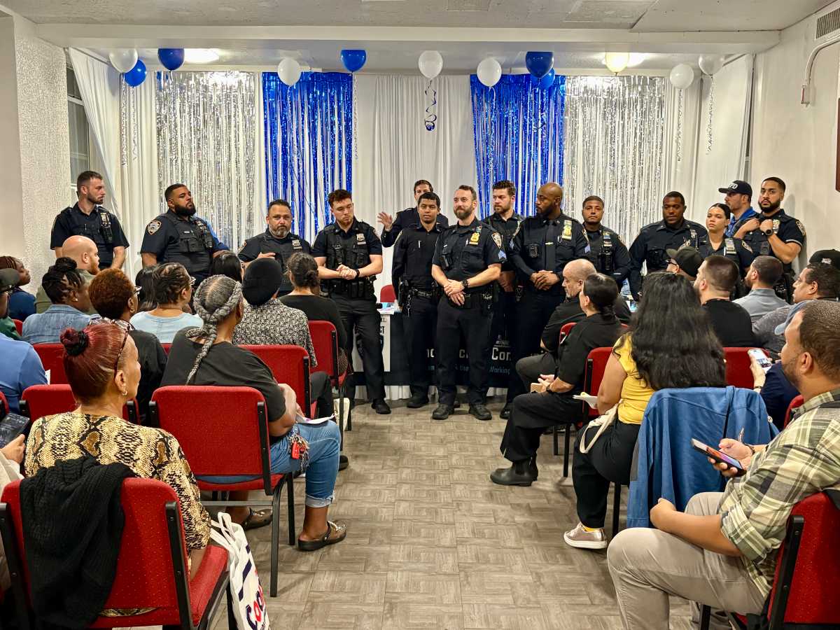 Police officers from the 52 Precinct updated the community on public safety in the precinct Thursday at the community council meeting. Commanding Officer, Deputy Inspector Chase A. Maneri answered questions, especially regarding the safety of the Williamsbridge Oval Park and what the NYPD was doing to increase security.