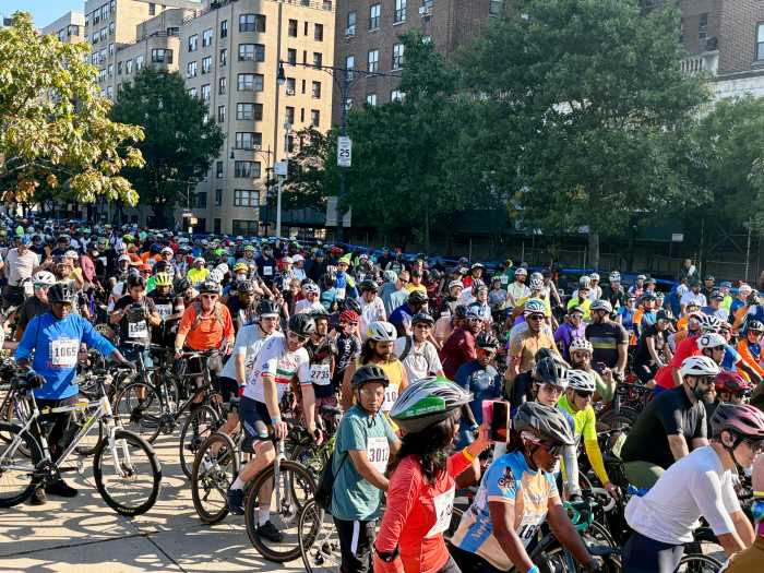 The event kicked off near Yankee Stadium and Joyce Kilmer Park first think in the morning when riders began checking in as early as 8:30 a.m. on October 5. Riders were organized into three starting groups based on the length of their chosen route with people riding the longest route beginning first and those riding the shorter routes beginning later.