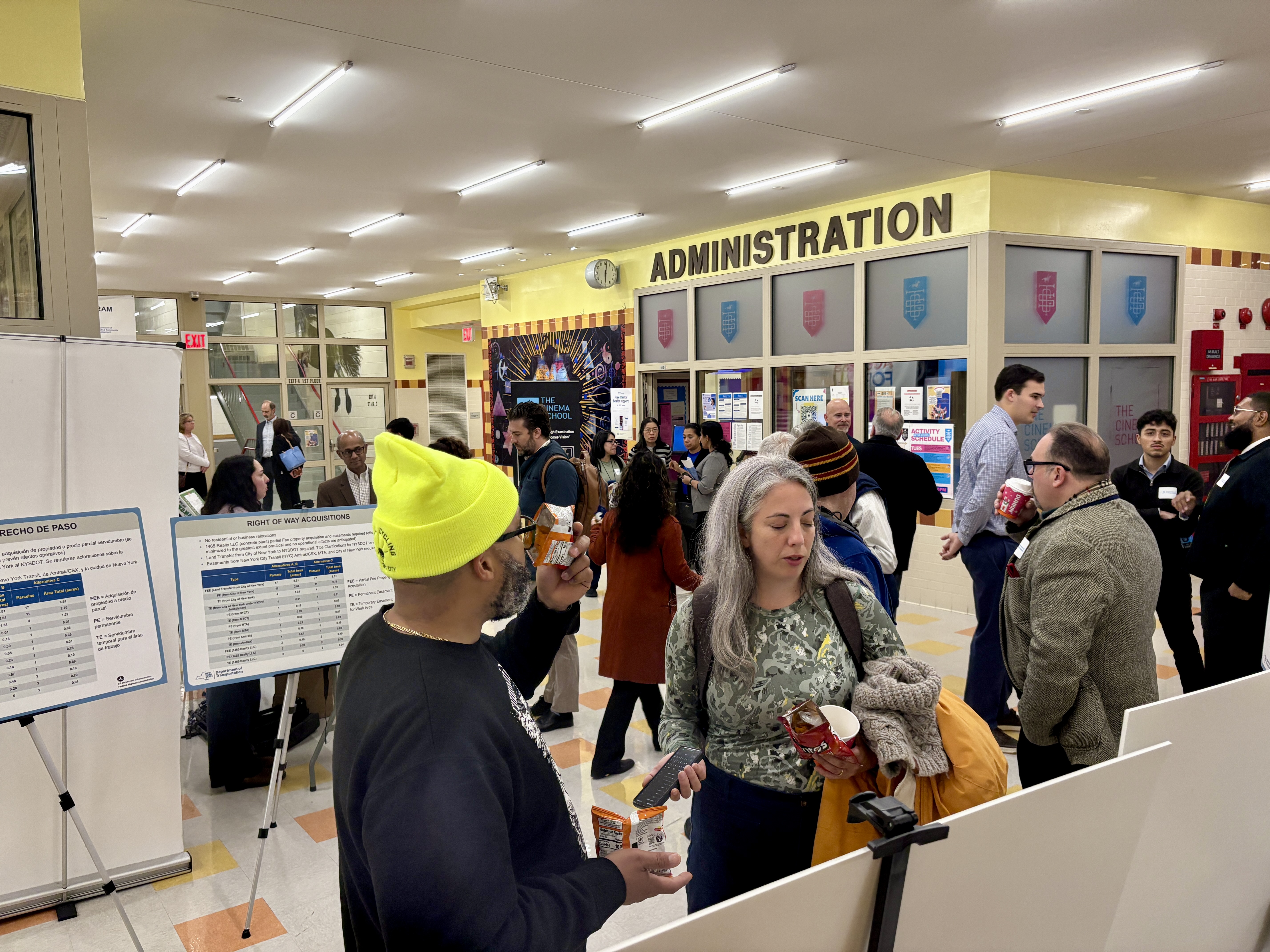 At the first public hearing on Dec. 5, environmental advocates, state and federal experts and community members walked up and down the halls of a local school looking at displays of the details of the state's $900 million project to repair five bridges on the Cross Bronx Expressway,