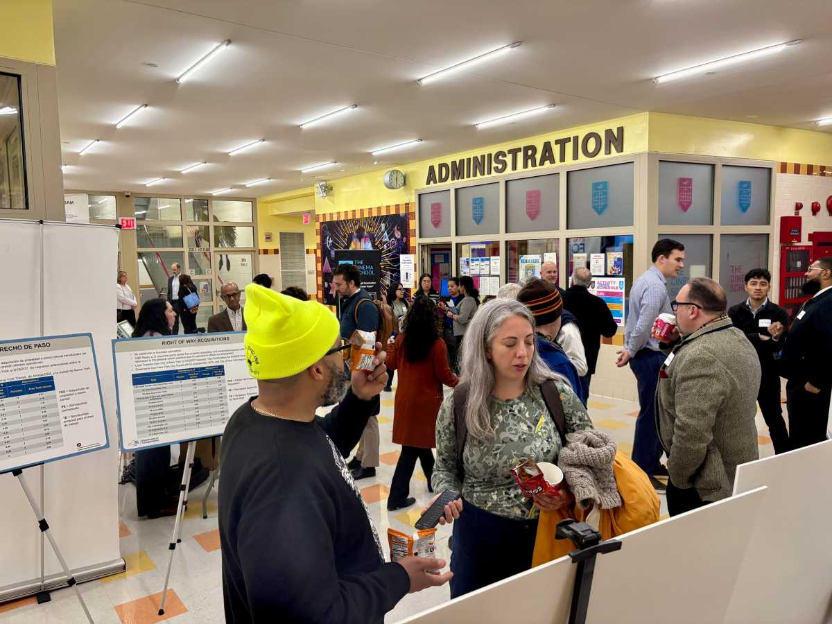 At the first public hearing on Dec. 5, environmental advocates, state and federal experts and community members walked up and down the halls of a local school looking at displays of the details of the state's $900 million project to repair five bridges on the Cross Bronx Expressway,