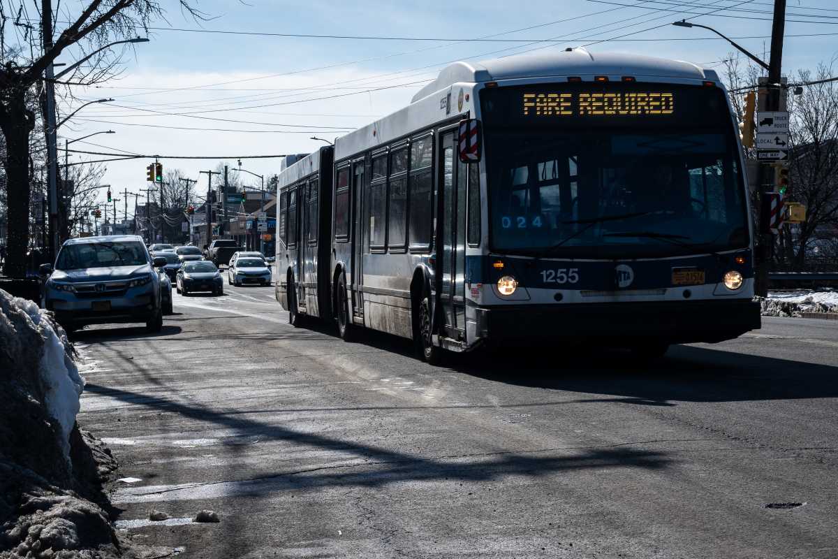 OUR FORGOTTEN BOROUGH | How do Bronx commuters grin and bear slow cross-borough travel? - Bronx Times