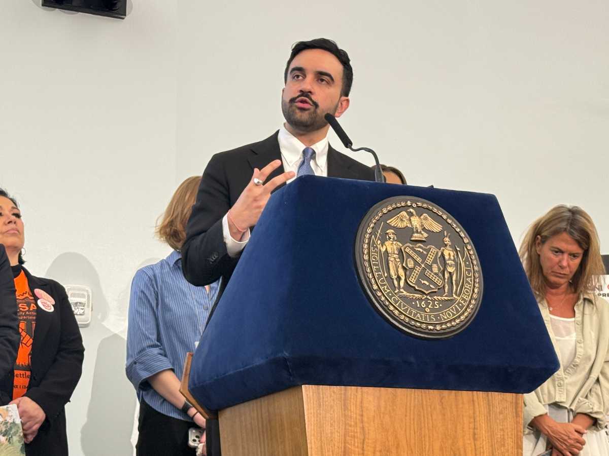 Hundreds of Bronx tenants air grievances at Mamdani Rental Ripoff hearing  Bronx Times