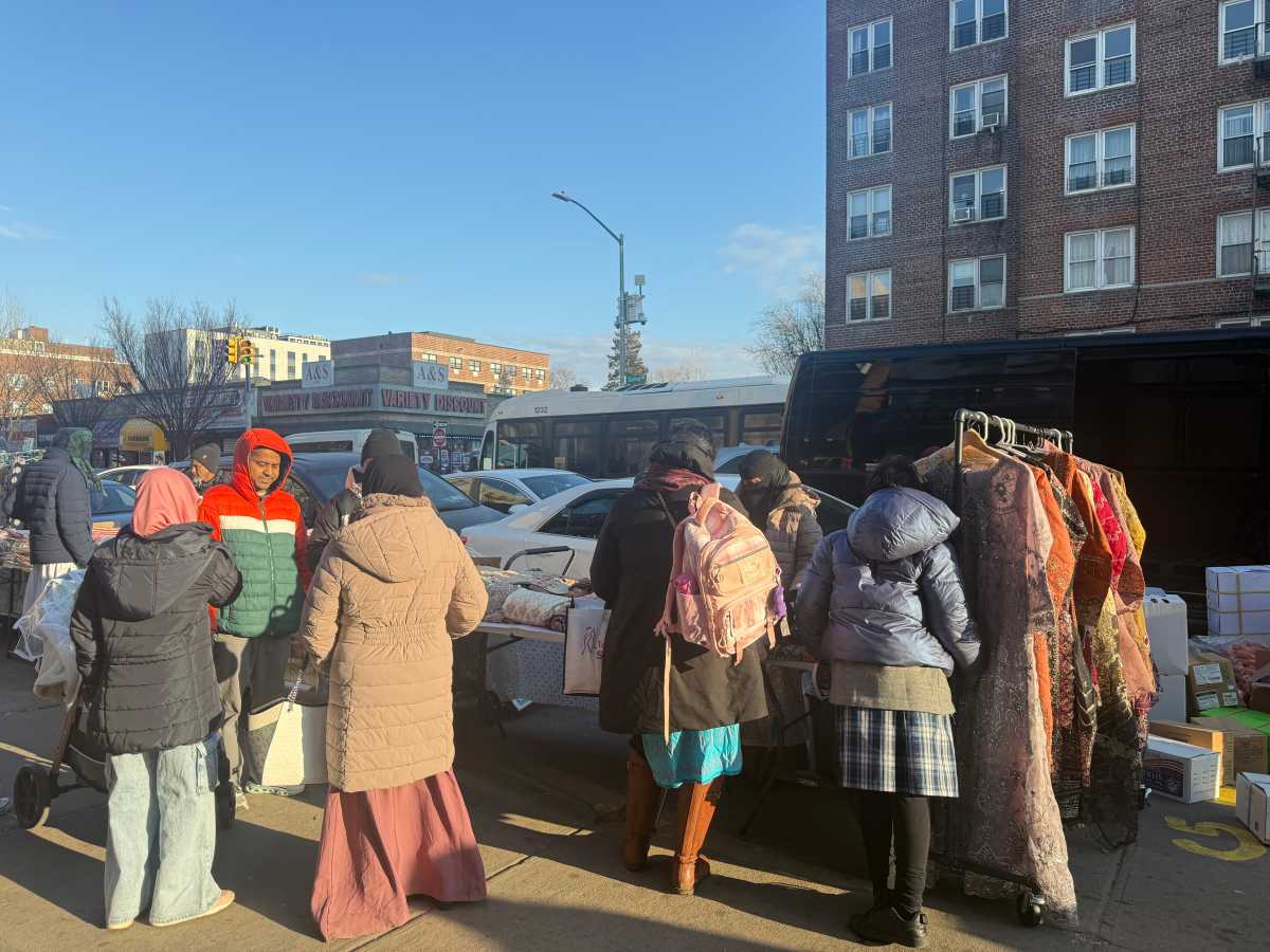 Bangladeshi communities in Castle Hill keep Chaand Raat tradition alive in the Bronx