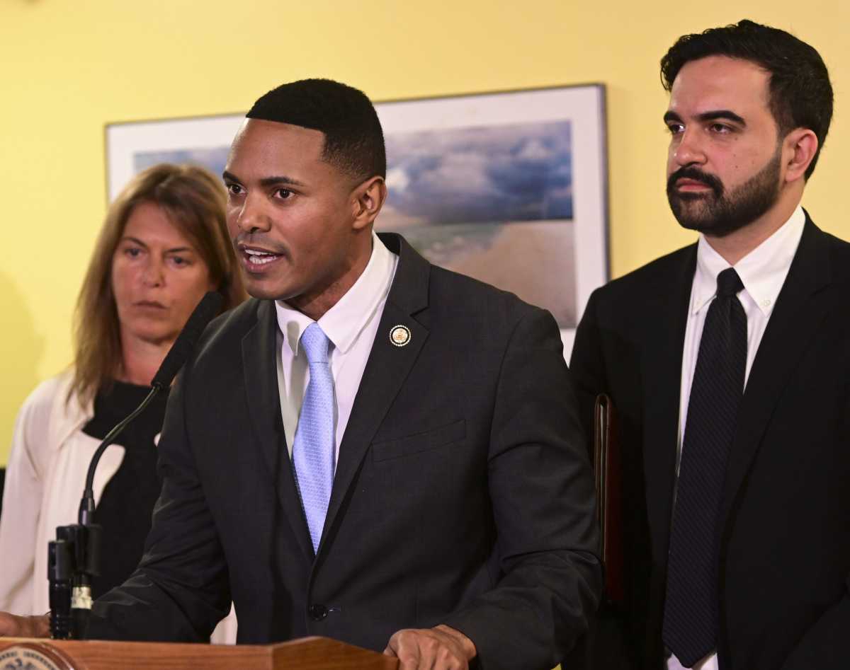 Rep. Ritchie Torres and Mayor Zohran Mamdani announce the expansion of broadband access for low-income families in the Bronx and Upper Manhattan.