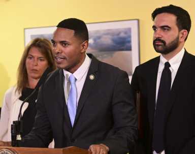 Rep. Ritchie Torres and Mayor Zohran Mamdani announce the expansion of broadband access for low-income families in the Bronx and Upper Manhattan.