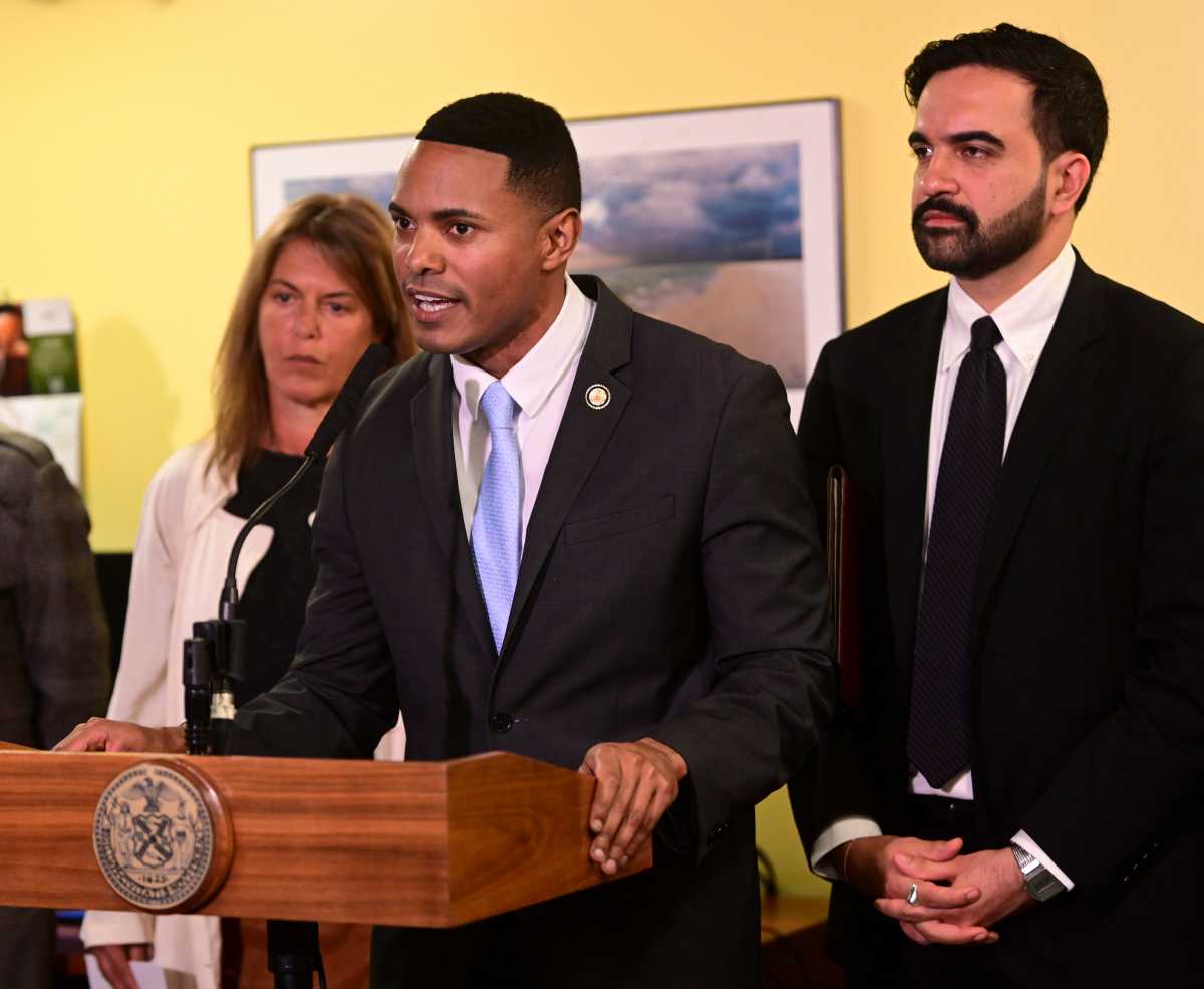 Rep. Ritchie Torres and Mayor Zohran Mamdani announce the expansion of broadband access for low-income families in the Bronx and Upper Manhattan.