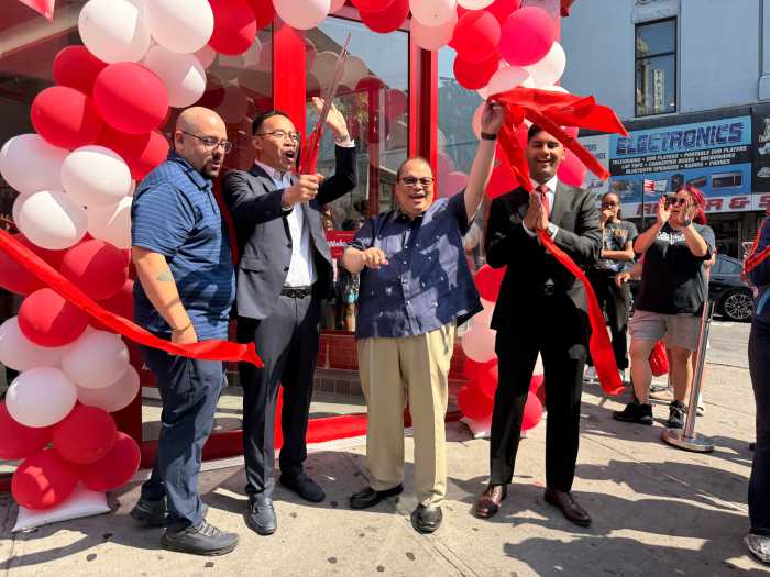 The Filipino fast-food chain Jollibee officially opened its first Bronx location on July 1, drawing crowds of eager customers whose lines wrapped around the block before the restaurant opened its doors.