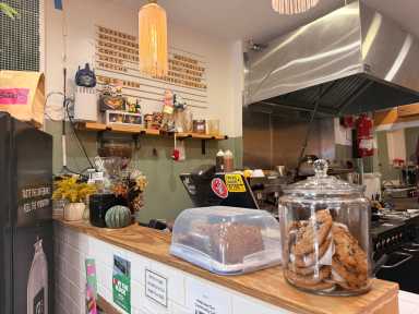 Daisy's Juice Bar & Café, serves healthier options to the Westchester Square neighborhood, while hosting community programming.