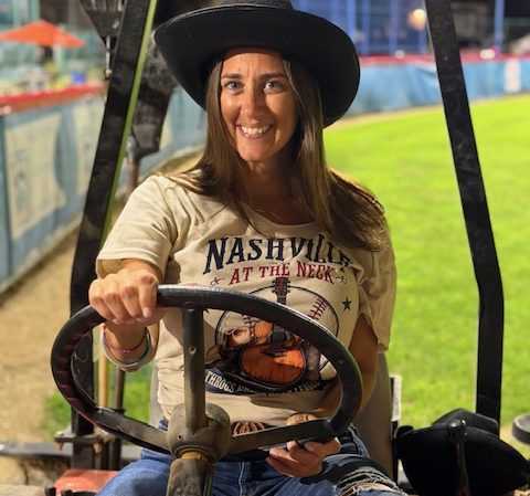 Nashville in the neck courtesy Karin O’Connor